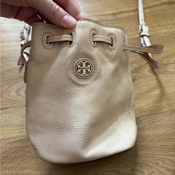 Tory Burch Mini Brody Bucket Crossbody Bag - Picture 2 of 10